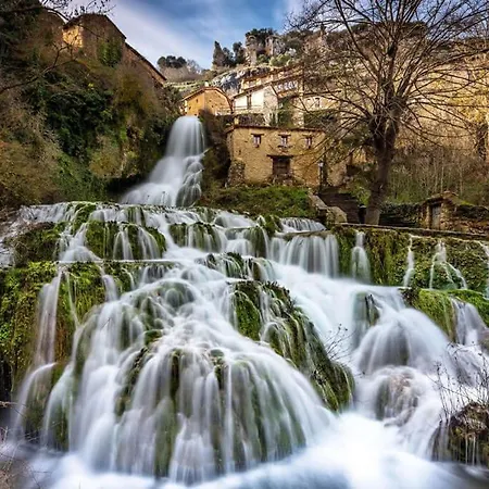 El Salto Del Agua Autentico El Molino De La Cascada Orbaneja Orbaneja del Castillo Exterior photo